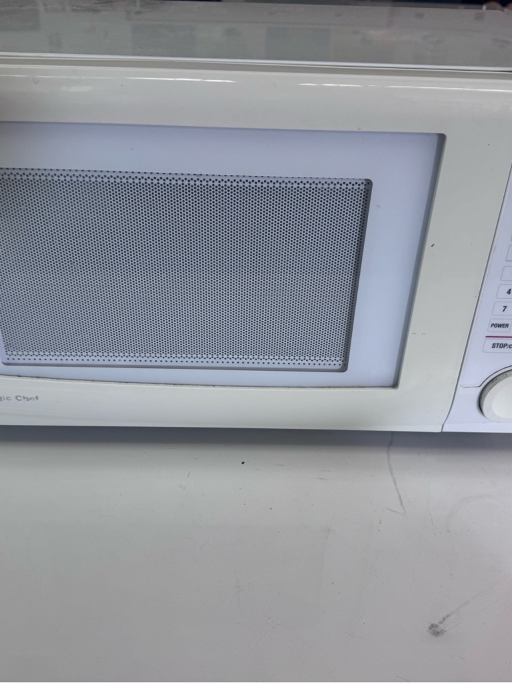 Magic Chef Microwave (Working) – Needs Glass Plate